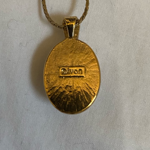 Vintage 1983 Avon Feminine Faux Pearl And Baguette Rhinestone Pendant Necklace - Picture 7 of 8